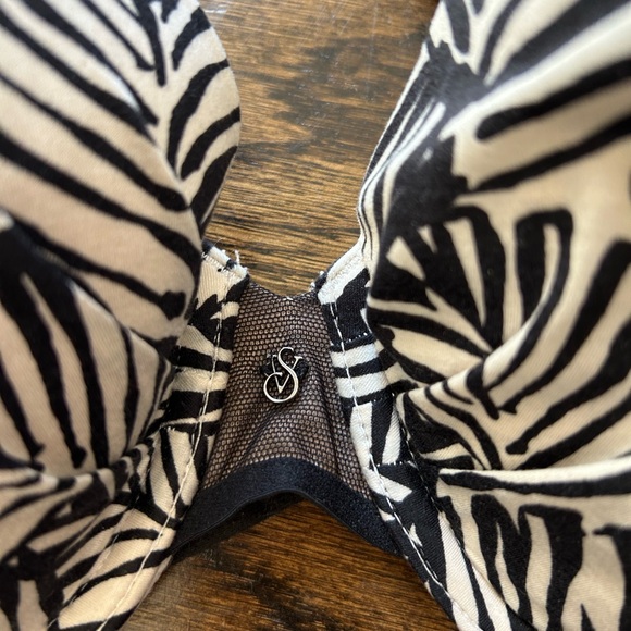 Victoria's Secret Monochrome Animal Print Bra - Picture 2 of 5